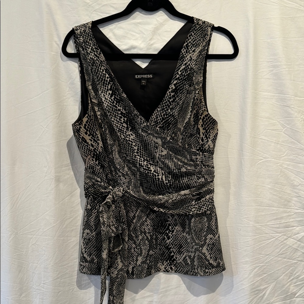 Express snake print Sleeveless Blouse / top / Shirt, Large